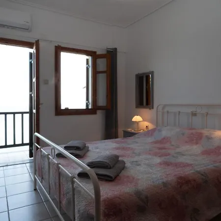 Niovi's Seaside House *