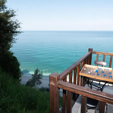 Niovi's Seaside House Ferienhaus