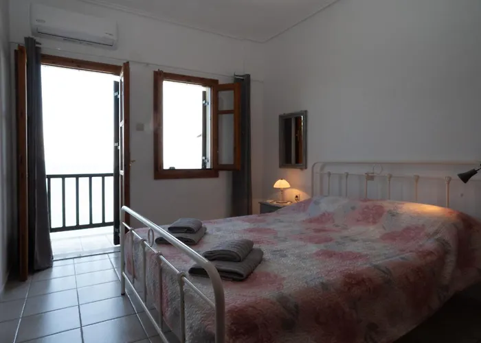 Niovi's Seaside House *